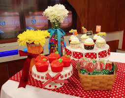 wedding cupcakes school theme